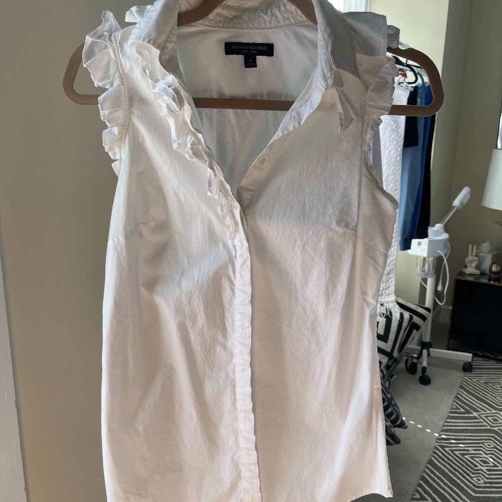 Womens button down, size 4 Banana